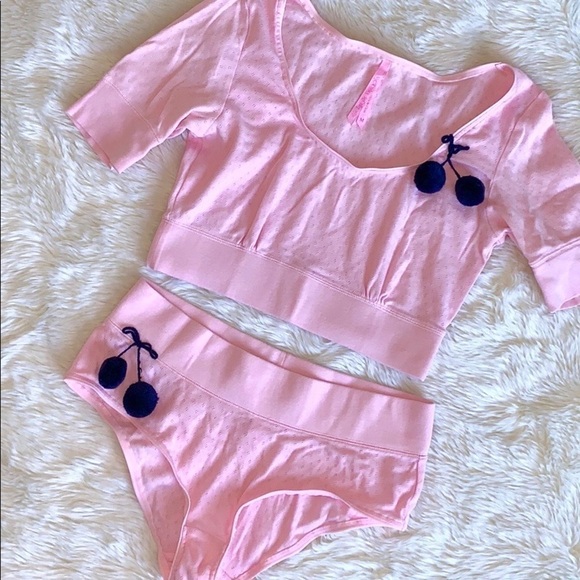 Vintage Victoria’s Secret Cherry Puff Lounge Set - Picture 5 of 10